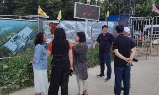 财政部通辽监管局冯局及驰名艺术家赵保乐夫人一行到永信贵宾会217集团莱西医疗产业园进行现场领导工作